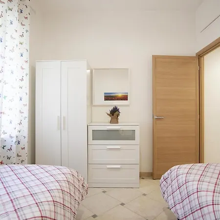 Cosy 5 Minutes From St Peter