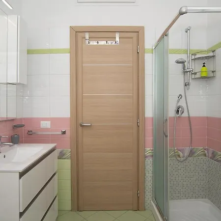 Cosy 5 Minutes From St Peter Apartment