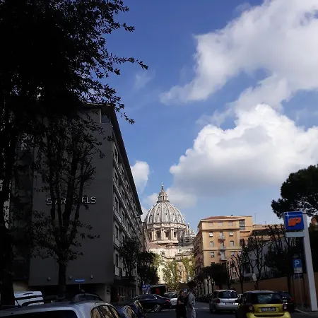Cosy 5 Minutes From St Peter Rome